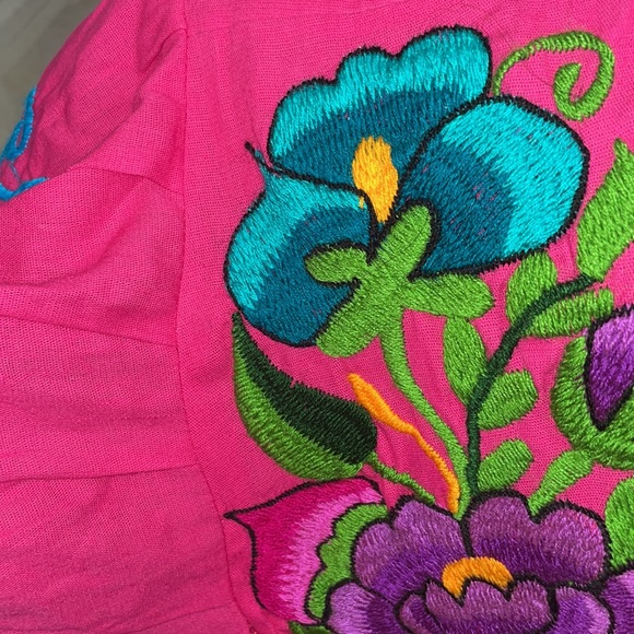 Beautiful Lovely top floral needed - Picture 3 of 10